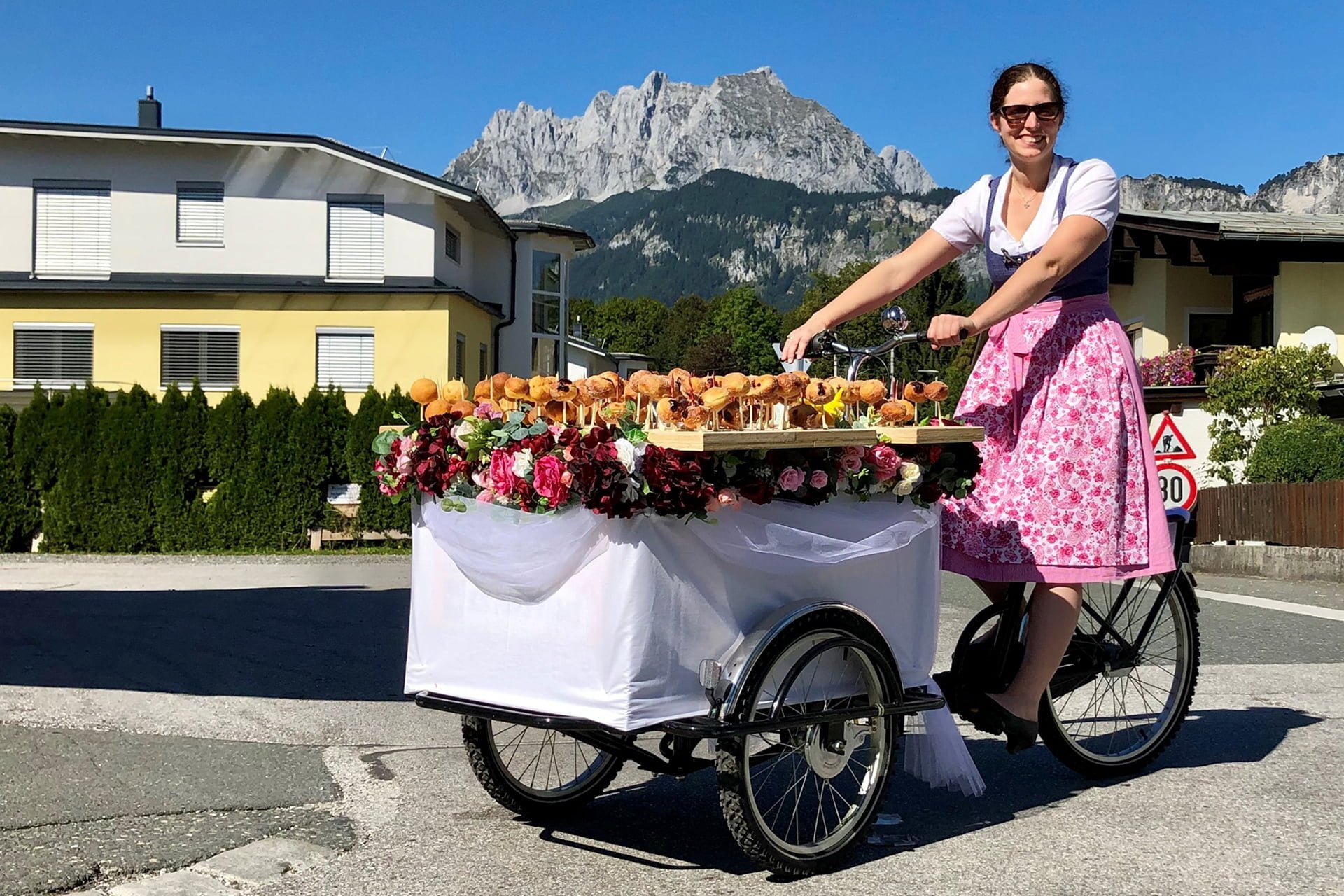 Team Hotel Crystal Tirol Kitzbuehel St Johann Austria Alpen Urlaub Wandern Radfahren Berge Mountain Alpen Sommer Knoedelfest | Ueber-uns | Hotel Crystal